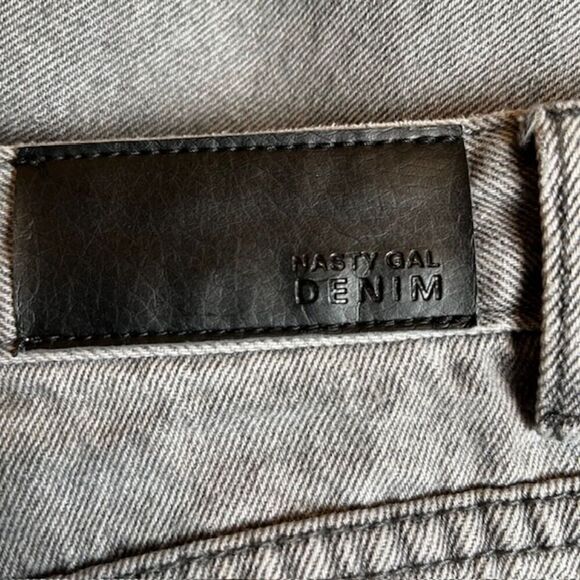 Nasty Gal Light Wash Black Denim Relaxed with Tapered Leg Women's Jeans Size 10 - Picture 8 of 11